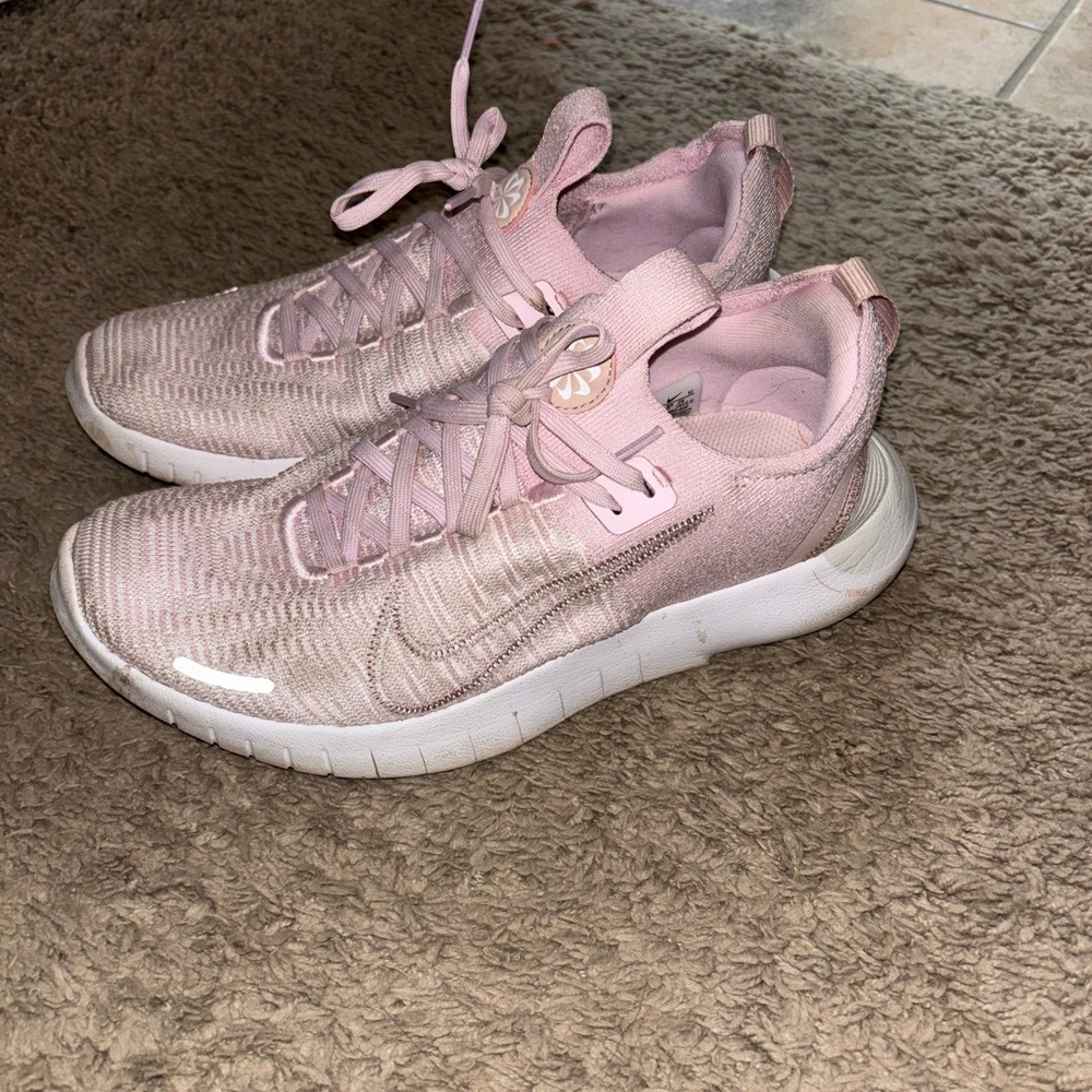 Nike Women's Light Pink Sneakers